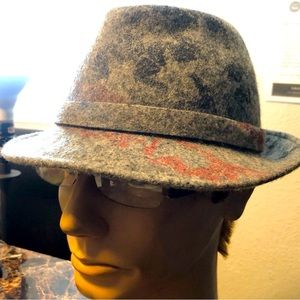 Tarnish #58665 Men’s Grey Red Wool made in Italy Hats Size Medium